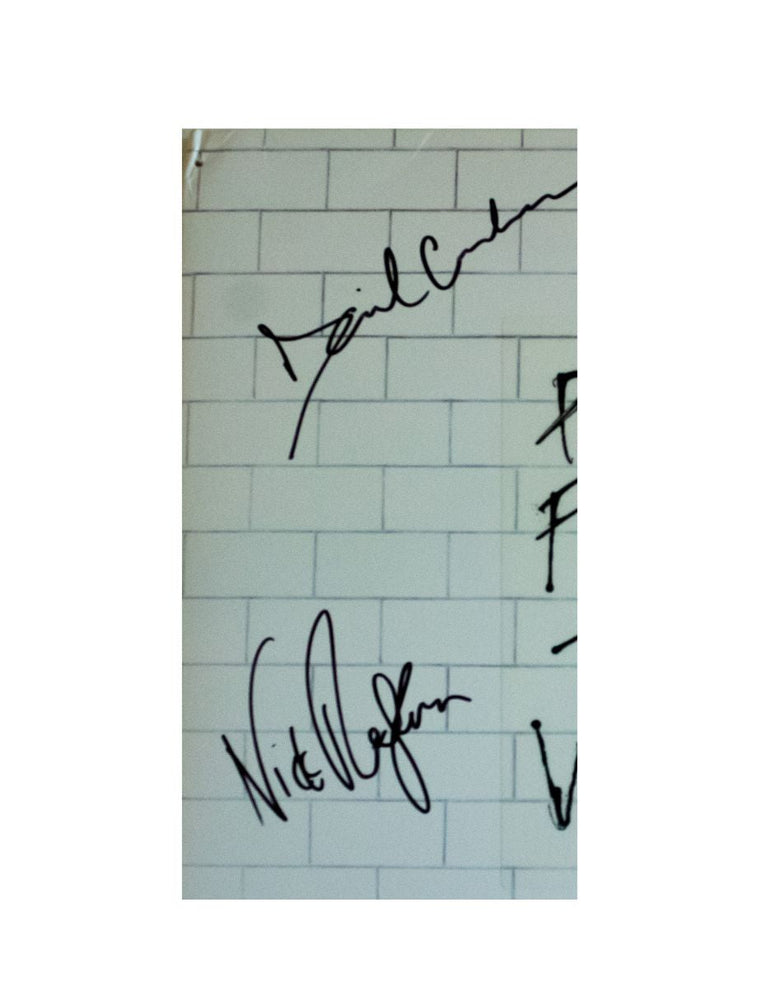 Disco vinyl firmado o auografiado por los integrantes de la banda Pink Floyd David Gilmour, Roger Waters y Nick Mason. Álbum "The Wall"