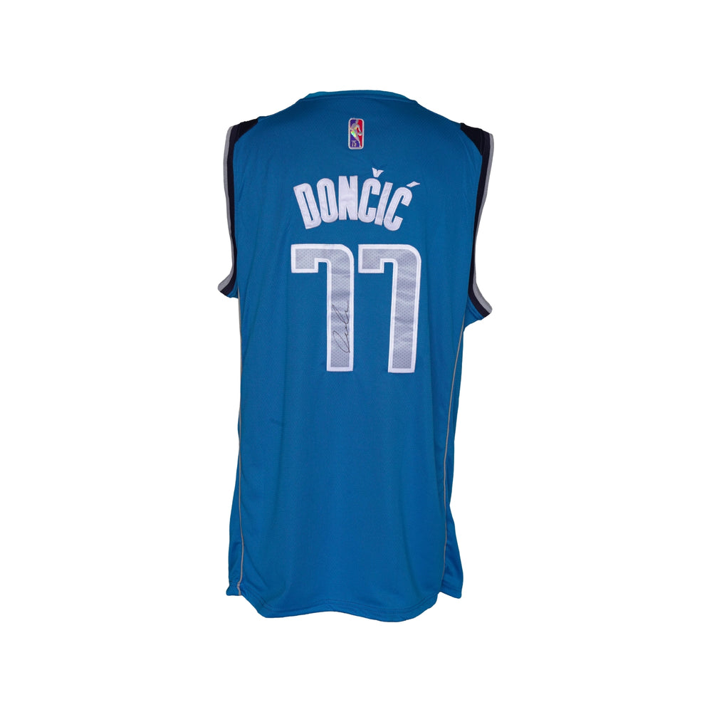 Luka Doncic Playera Firmada/Autografiada Dallas Mavericks Swingman 2020